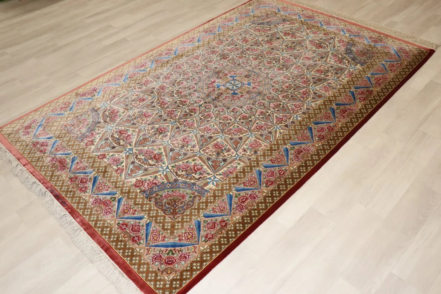 ペルシャ絨毯 クム産 シルク100% [ミルメヒディ工房] ドーム柄 暖色系ゴンバディ文様 ID22004