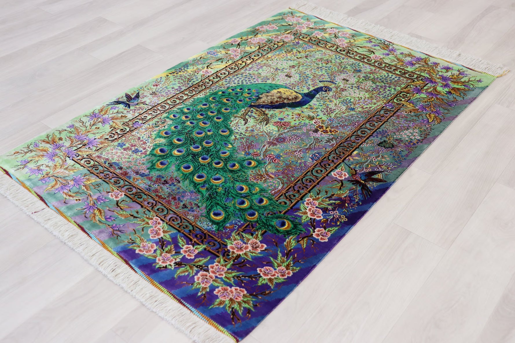 ペルシャ絨毯 クム シルク100% アミール工房 孔雀柄 79×118cm コーナー文様 ID22005