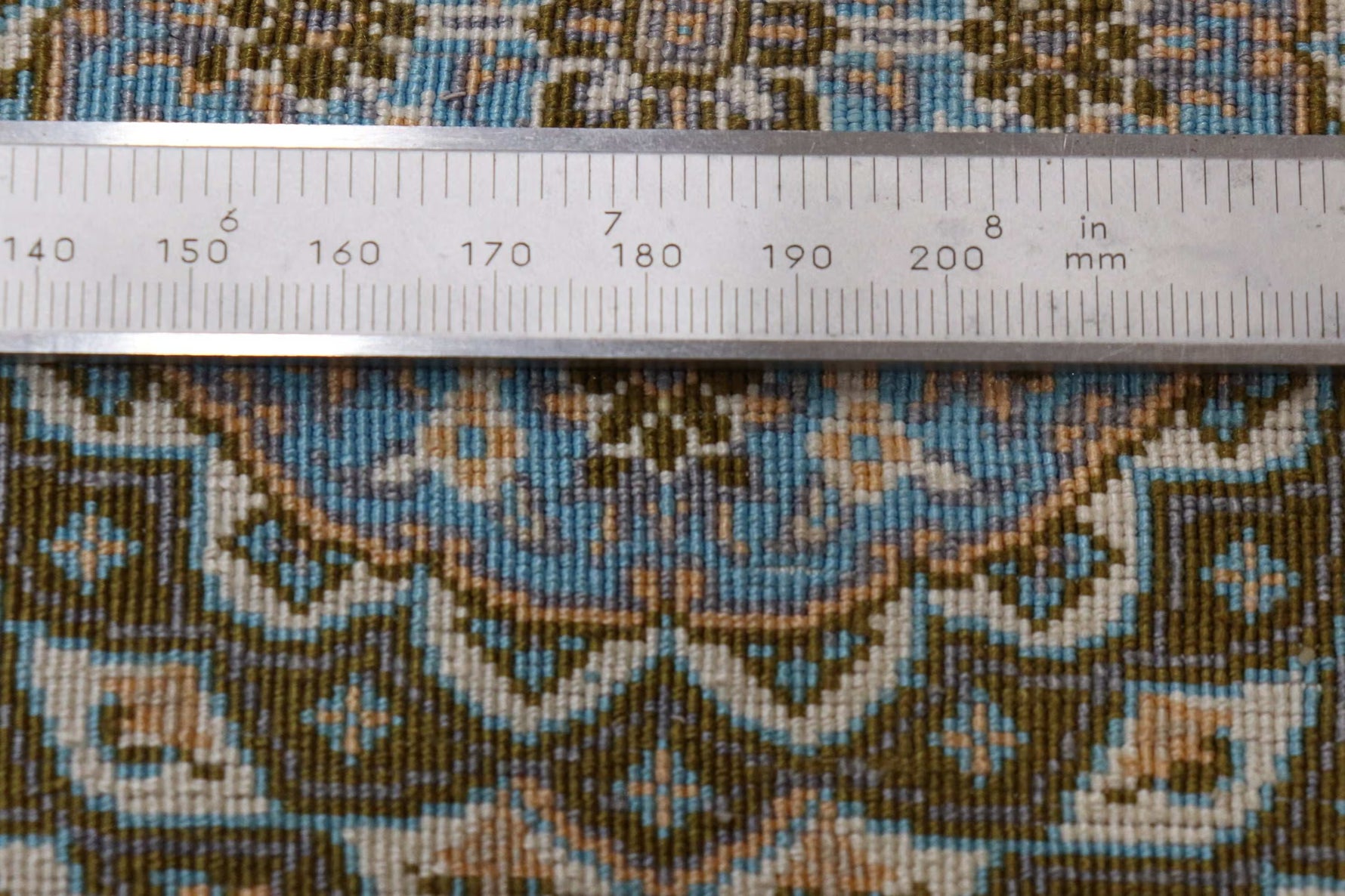 ペルシャ絨毯 クム産 シルク100%[セディギヤン工房] 豪華でかつ上品なメダリオン柄 玄関マットサイズ ID23006 19