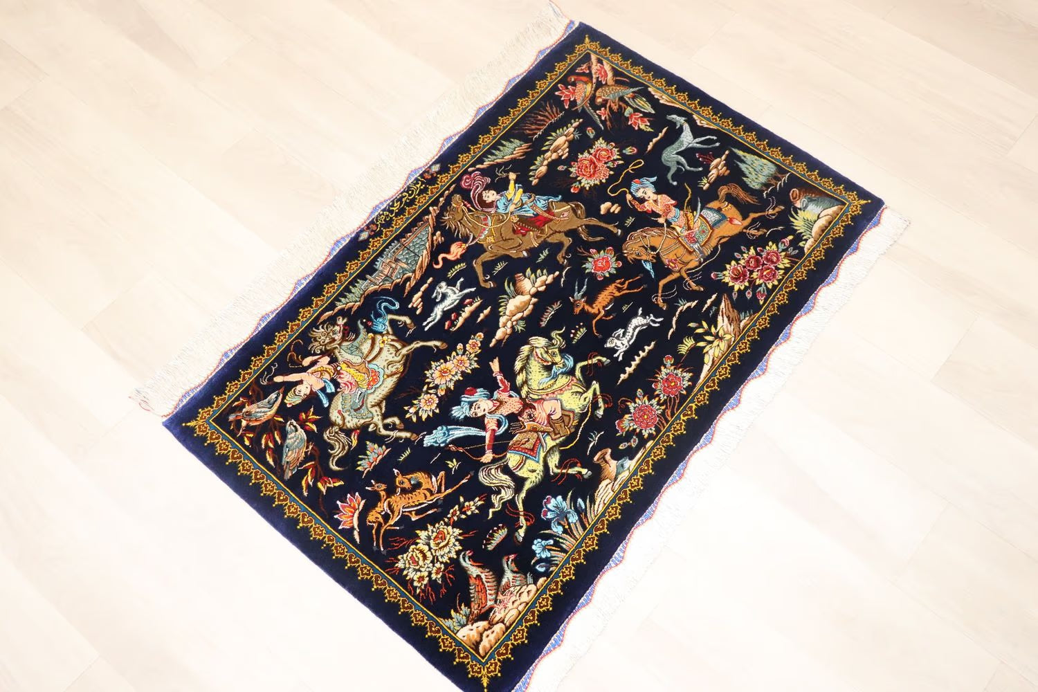ペルシャ絨毯 クム シルク 玄関マット 狩猟図 マザヘル工房 56×89cm ペルシャ絨毯 クム シルク 玄関マット 狩猟図 マザヘル工房 56×89cm