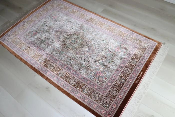 ペルシャ絨毯 クム産 シルク 100% [Nuri/ヌーリ工房] メダリオン柄 ID7012 - 画像4