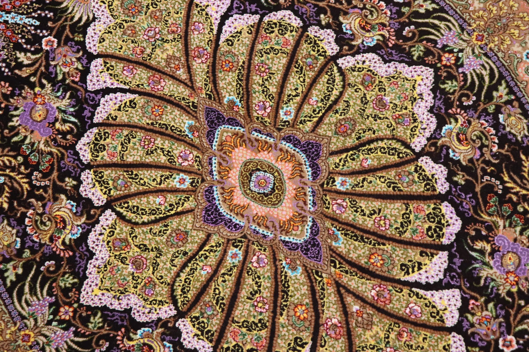 シックなアースカラー クム産 【サマディ工房】 102×162cm 茶×緑「Lachak Toranj」ID25004