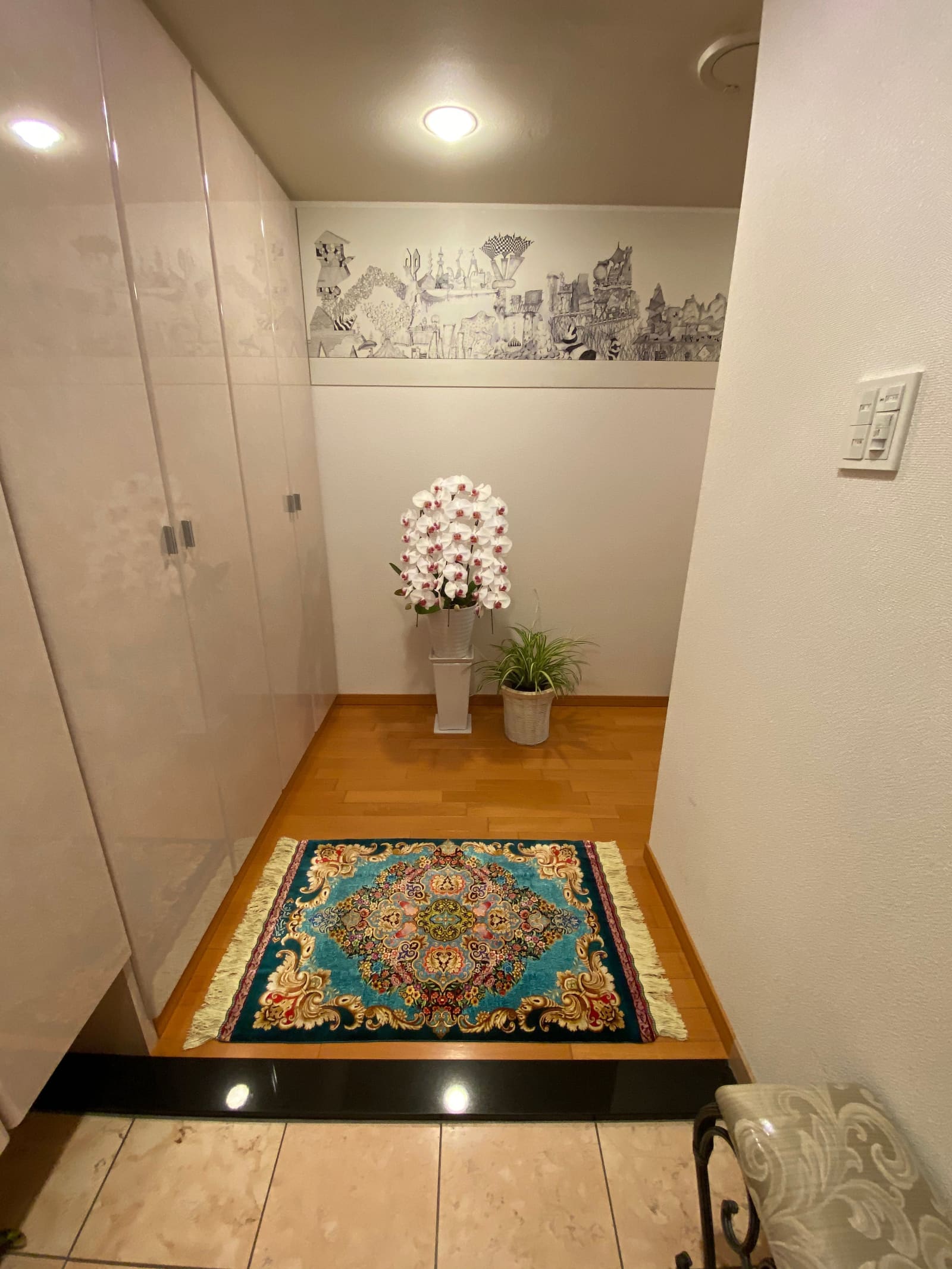 Customers' comments: "Bliss at the entrance!" Modern silk carpets from Ashiraf Kobo bring magic to everyday life