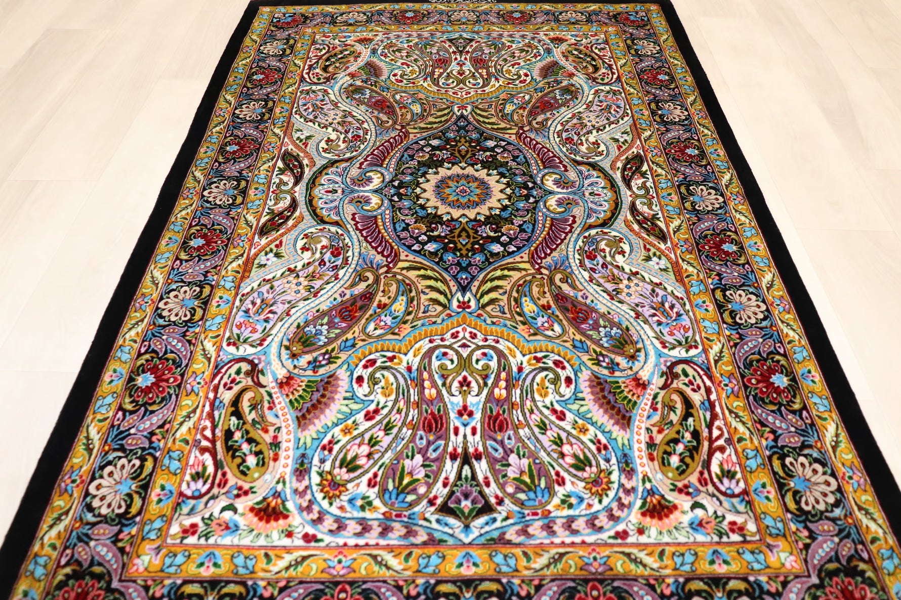 【ダバリ工房】クム産シルク 127×79cm ミックスカラー×黒「華麗なるペイズリー」ID25013