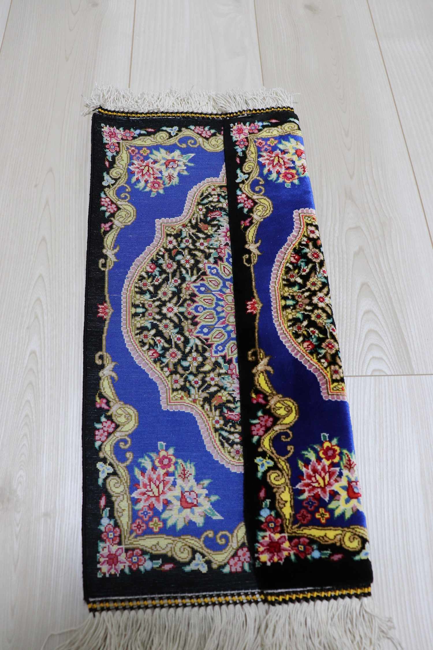 ペルシャ絨毯クム産 シルク 100% メダリオン柄 ミニサイズ ID1089