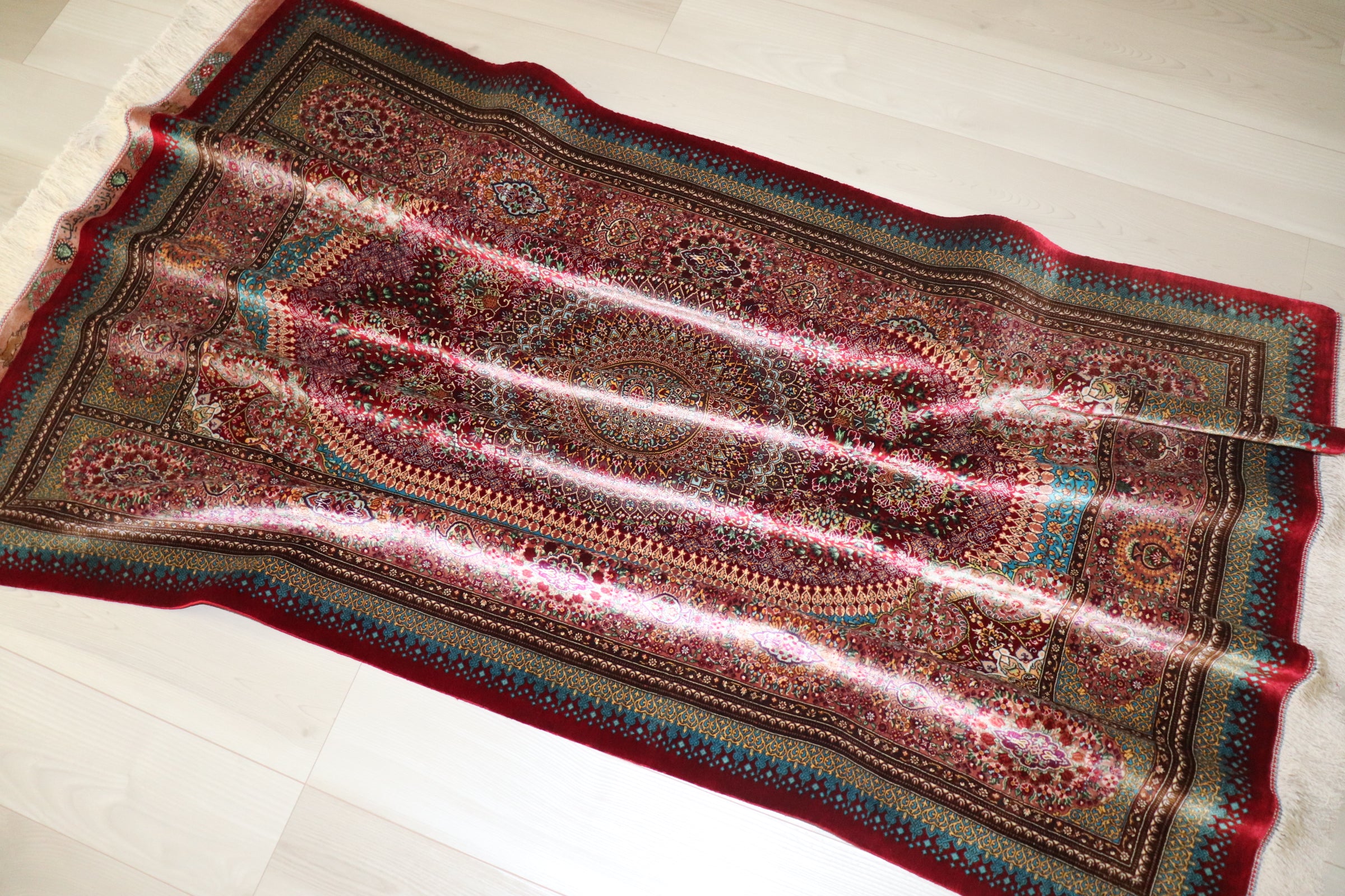 シルク100ペルシャ絨毯 高級ペルシャ絨毯クム産シルク100％ ノウリ工房 152×104cm（FN-10004