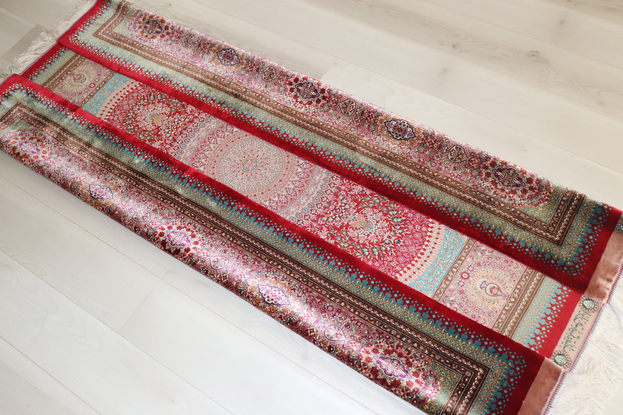 シルク100ペルシャ絨毯 高級ペルシャ絨毯クム産シルク100％ ノウリ工房 152×104cm（FN-10004