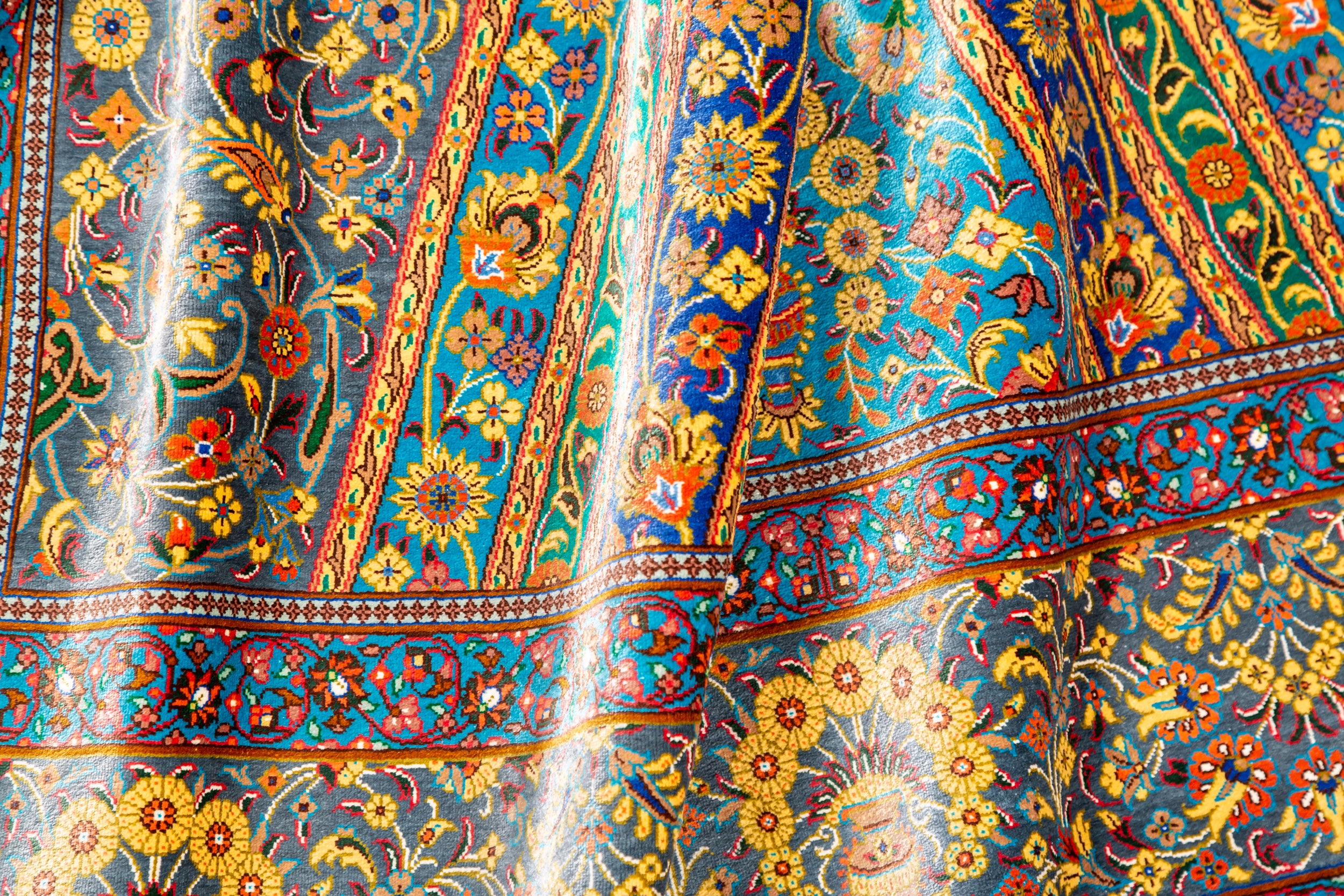 ペルシャ絨毯 クム産 シルク100% [アルバル工房] 人気のドーム柄