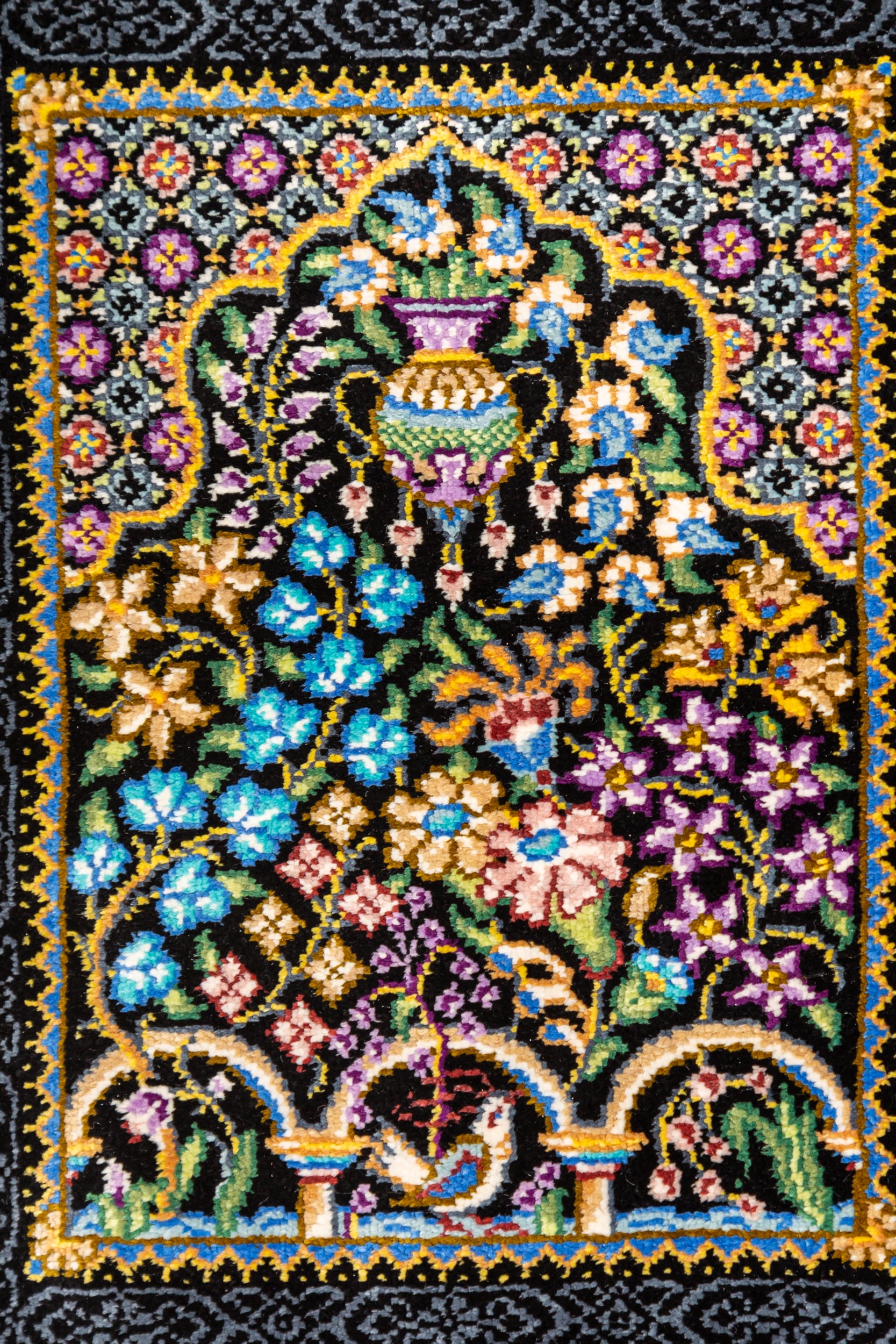 ペルシャ絨毯 クム産 シルク100% [バゲルザデ工房] 美の黒 輝くパネル