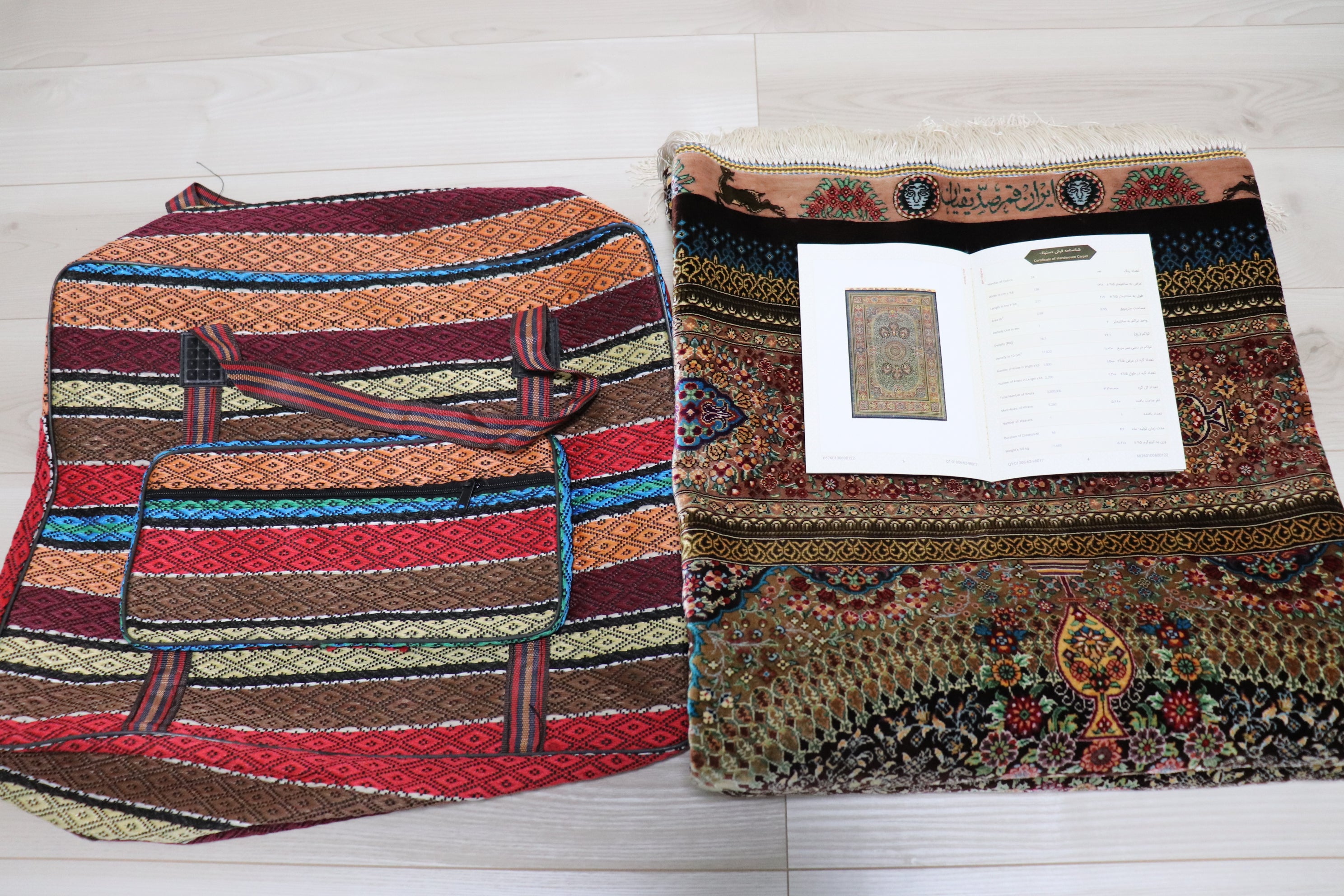 ペルシャ絨毯 クム産 シルク100% [セディギヤン工房] リビングサイズの