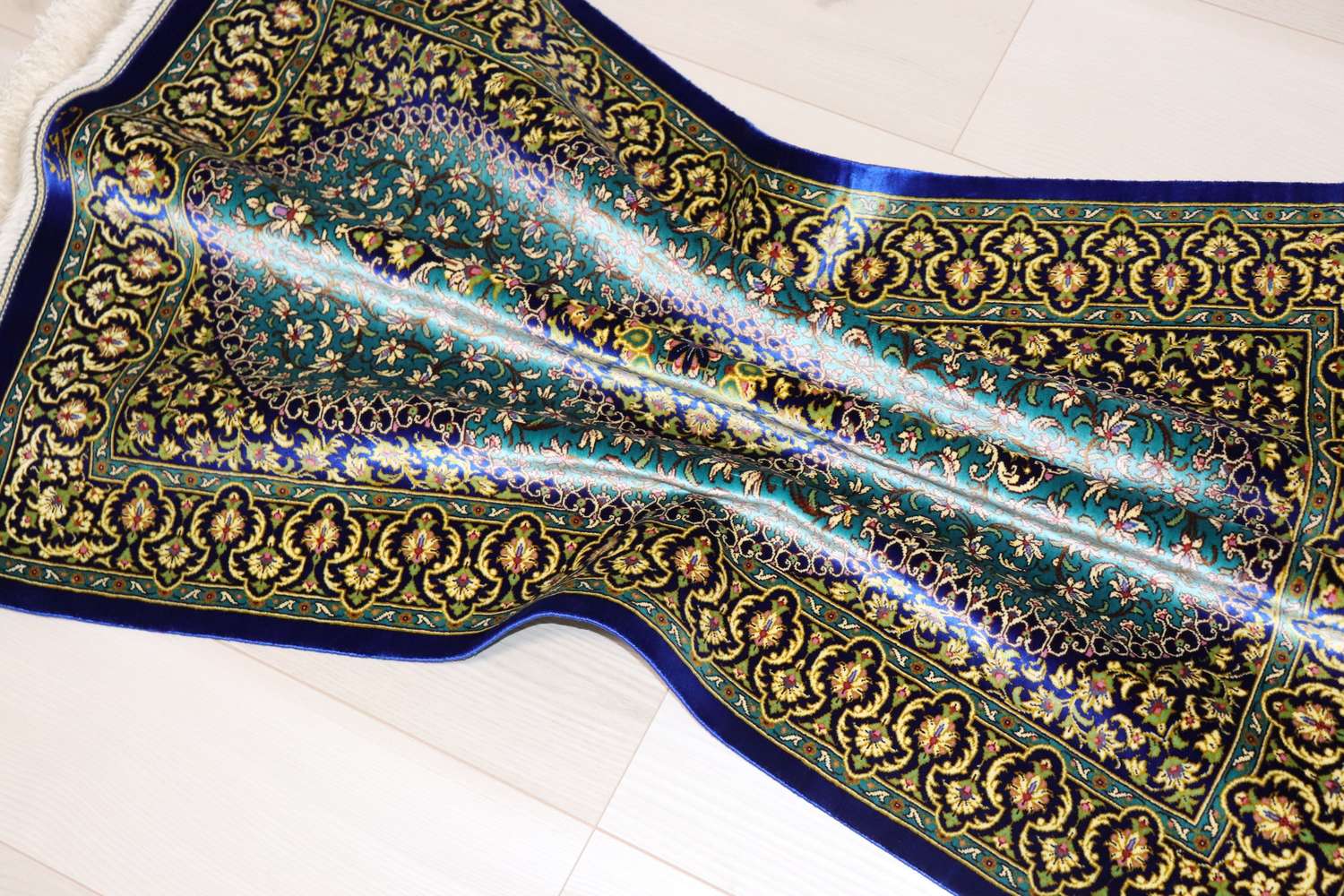 ペルシャ絨毯 クム産 シルク100% [アルバル工房] 青緑メダリオン柄