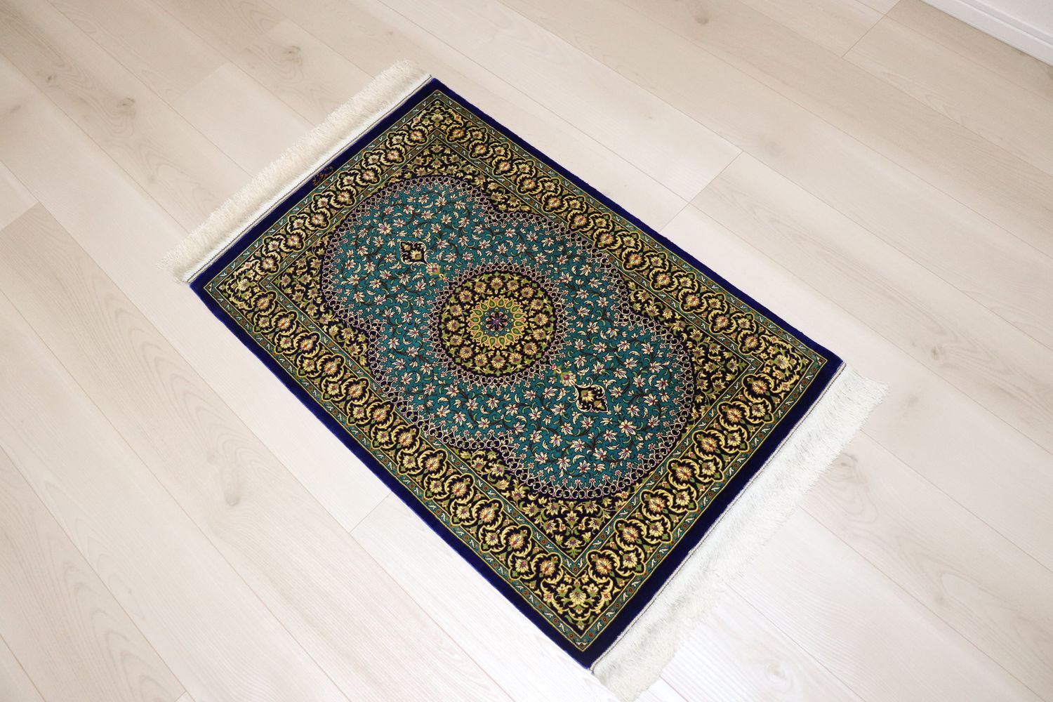 ペルシャ絨毯　クム産　シルク絨毯　57×75 玄関マット ペルシャ絨毯クム産シルク アハマディ工房 玄関マット 84x58