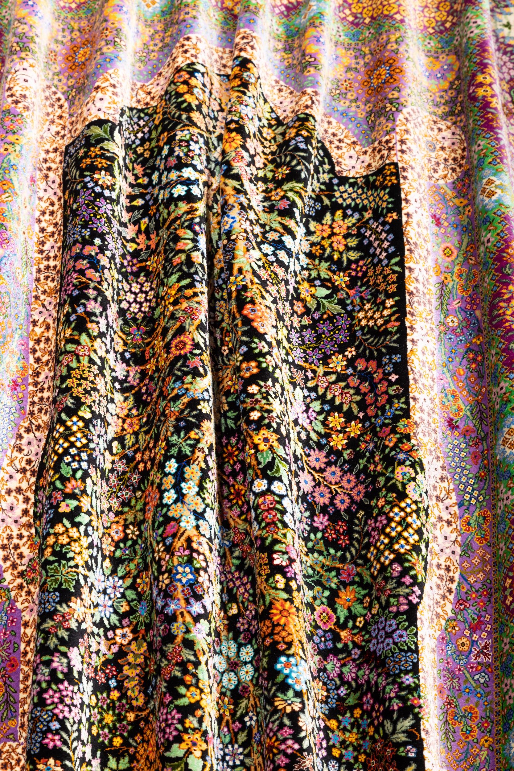 ペルシャ絨毯 クム産 シルク100% [エスハギ工房] 繁栄の継続 生命の樹