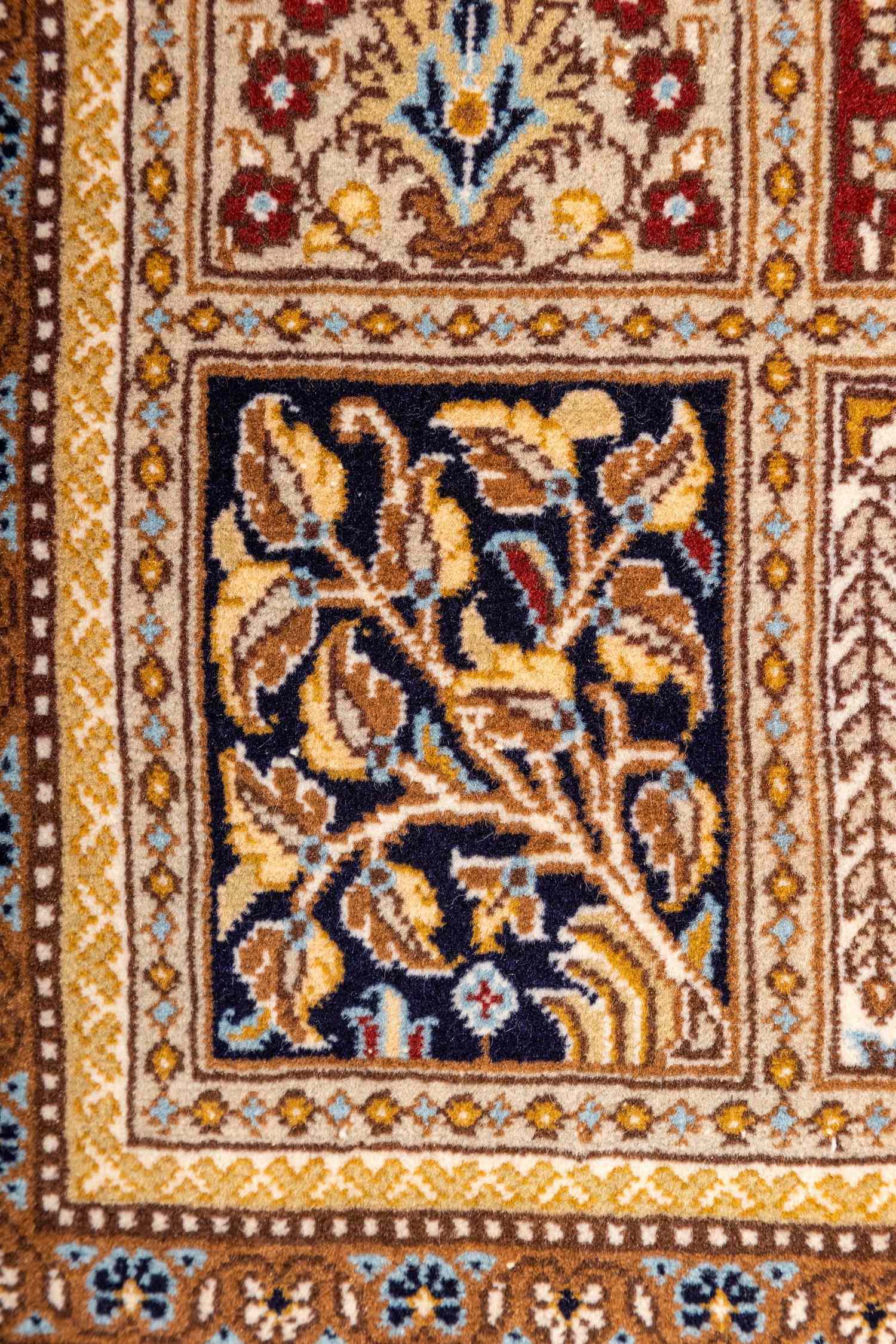 ペルシャ絨毯 クム産 コルク＆シルク混合 [マジディ工房] リビング