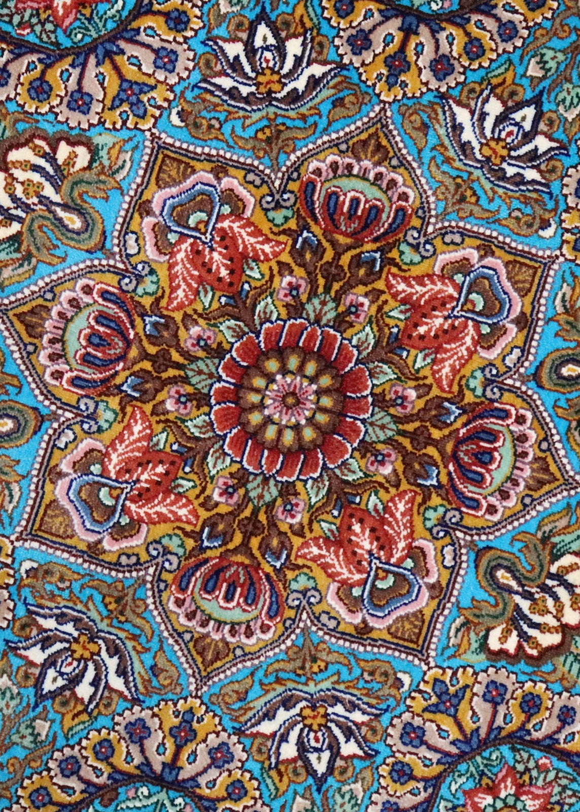 ペルシャ絨毯 クム産 シルク100% ミルメヒディ工房 幾何学文様 織工は10代の少女の奇跡 リビングスペースサイズ - ペルシャ絨毯専門店(ゴレスタン)