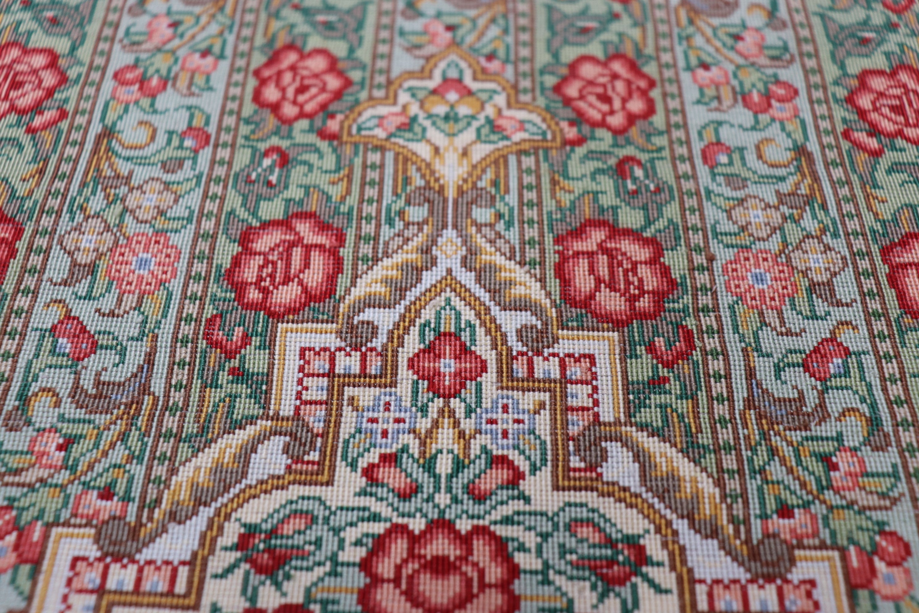 ペルシャ絨毯 クム産 シルク100% [ラジャビアンファルド工房] バラの