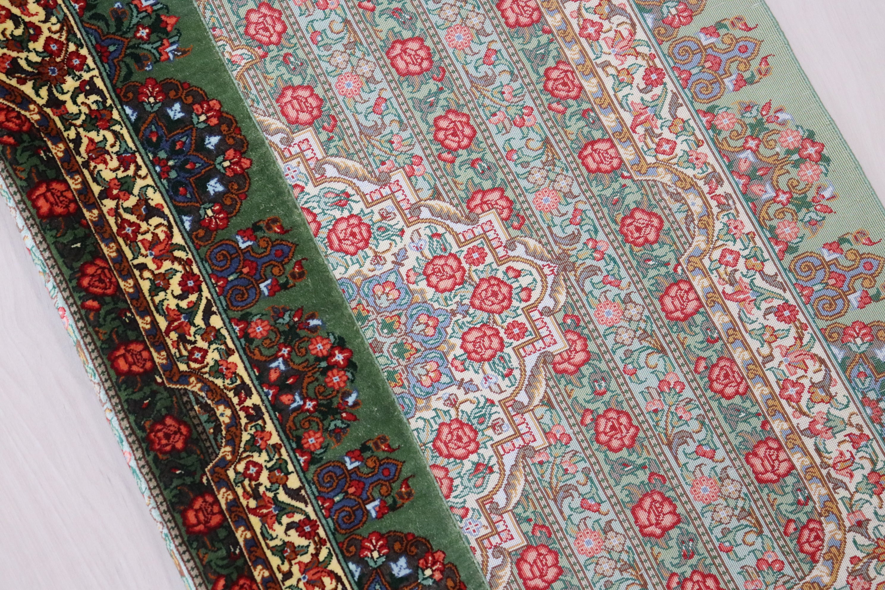 ペルシャ絨毯 クム産 シルク100% [ラジャビアンファルド工房] バラの