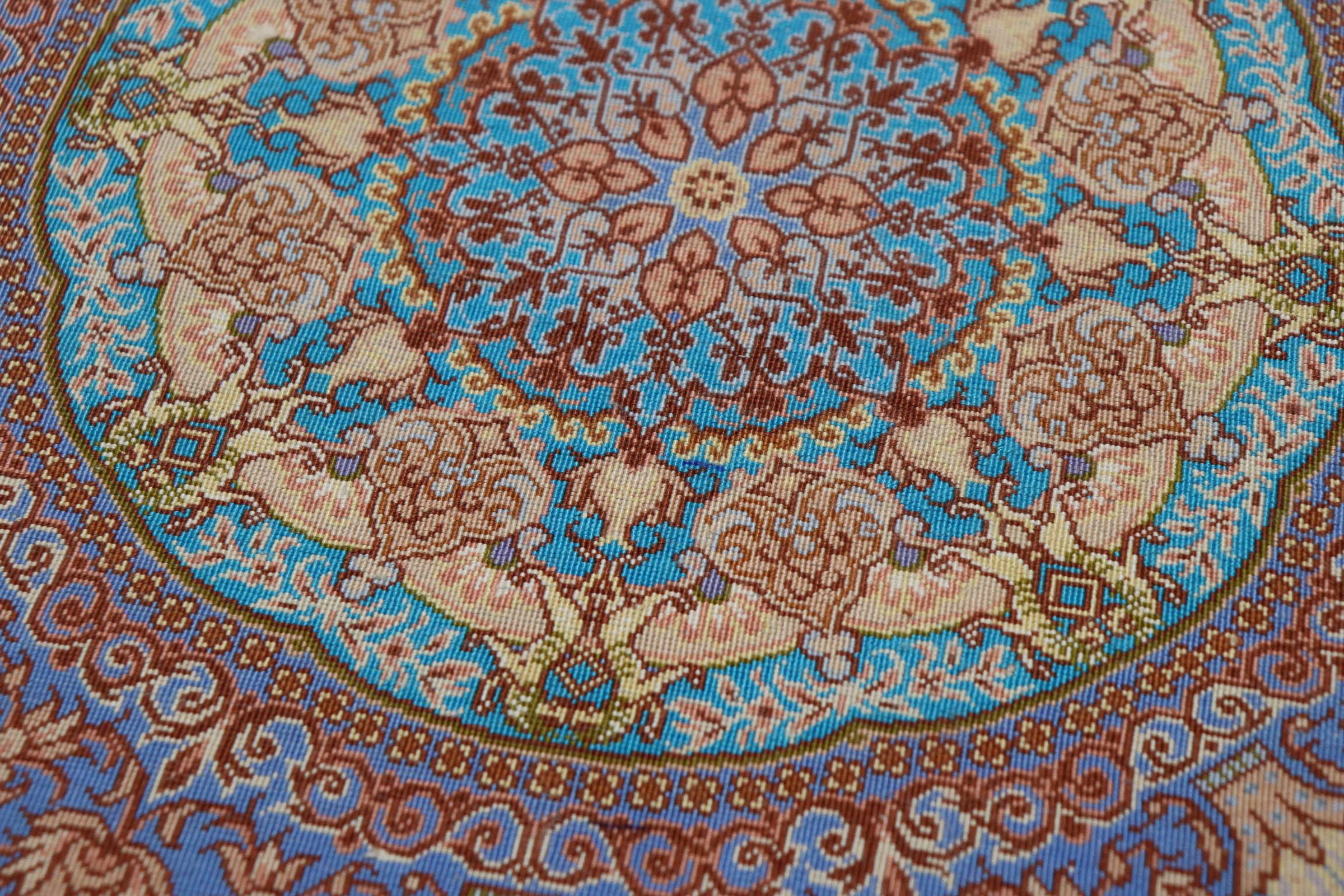 ペルシャ絨毯 クム産 シルク100% [ニクカル工房] 格式あるメダリオン柄