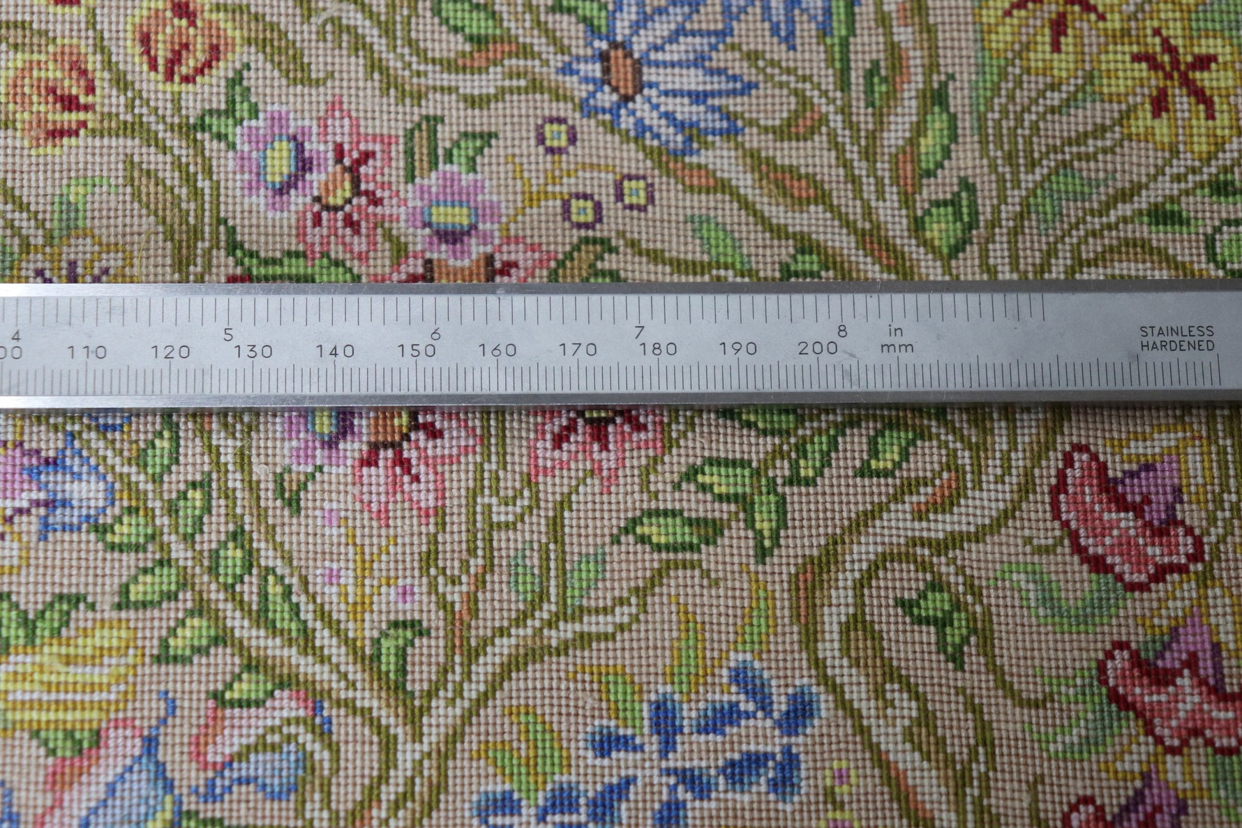 ペルシャ絨毯 クム産 シルク100% ミニサイズ 生命の樹×華やかな自然モチーフ プレゼントとして最適