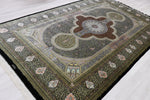 色彩の小宇宙 【ジャムシディ工房】 クム産シルク 195×317cm 黒×極彩色「夜の庭園」ID2300