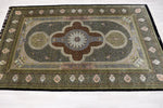色彩の小宇宙 【ジャムシディ工房】 クム産シルク 195×317cm 黒×極彩色「夜の庭園」ID2300