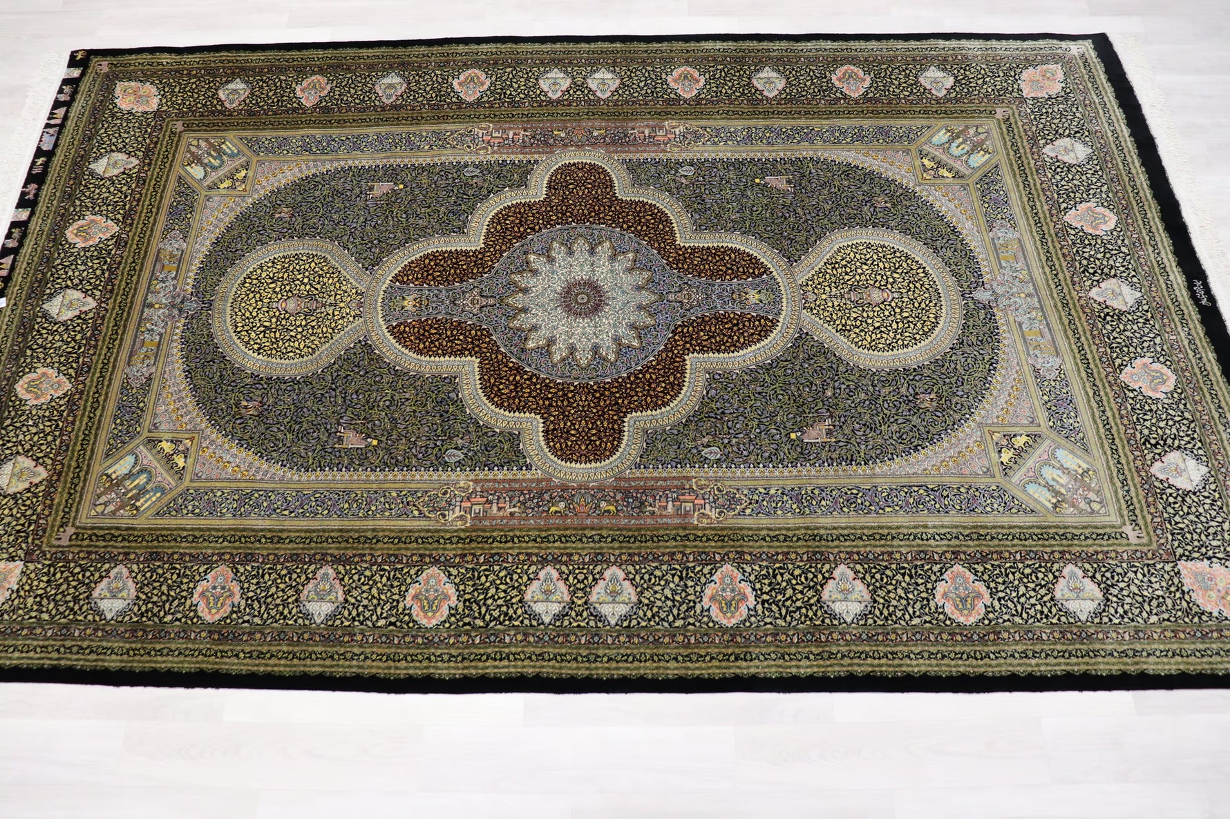 色彩の小宇宙 【ジャムシディ工房】 クム産シルク 195×317cm 黒×極彩色「夜の庭園」ID2300