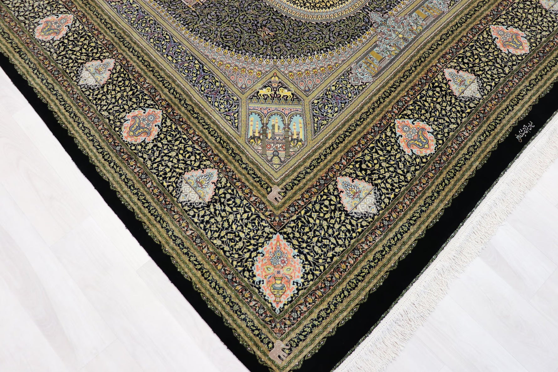 色彩の小宇宙 【ジャムシディ工房】 クム産シルク 195×317cm 黒×極彩色「夜の庭園」ID2300
