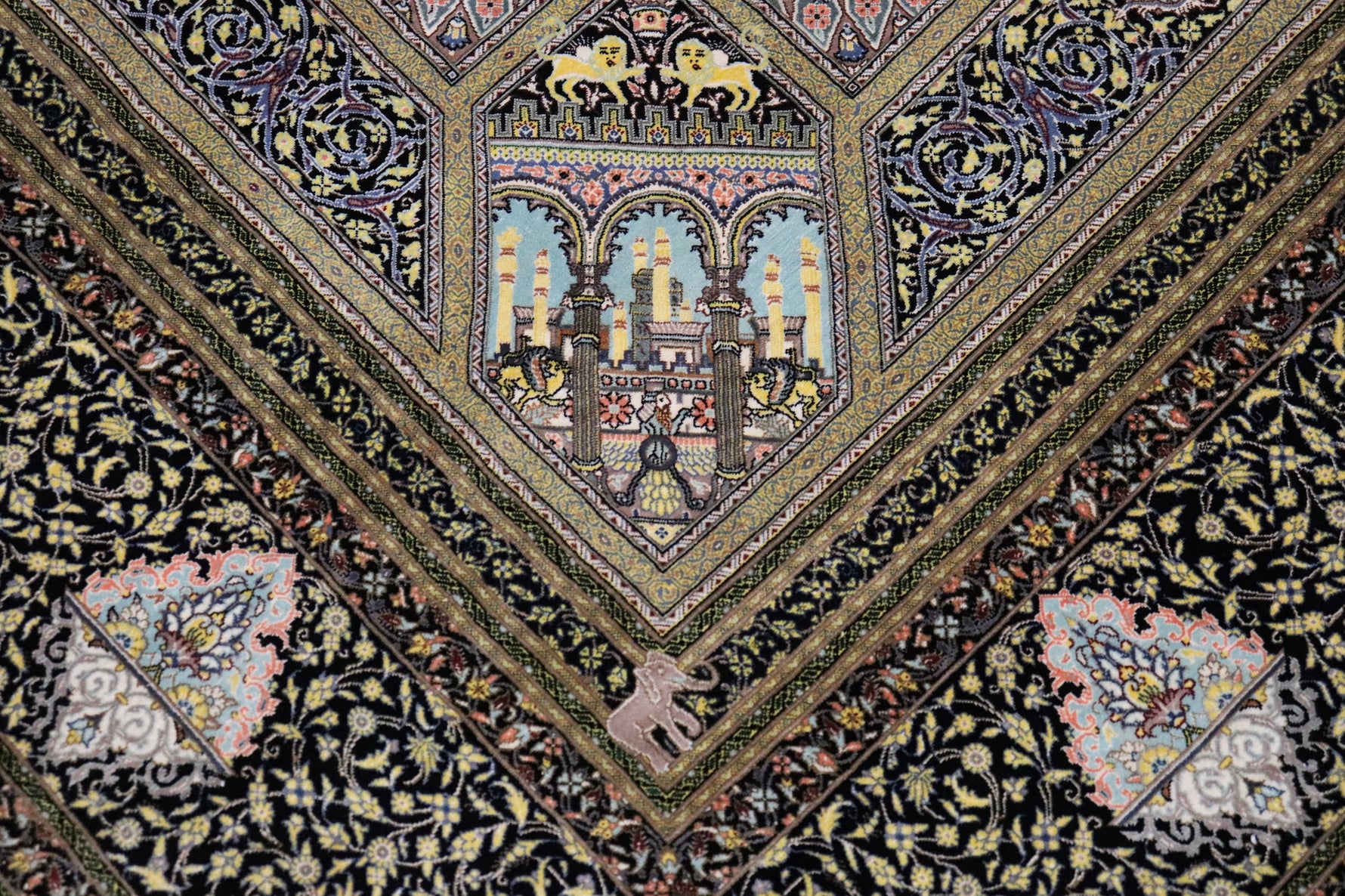 色彩の小宇宙 【ジャムシディ工房】 クム産シルク 195×317cm 黒×極彩色「夜の庭園」ID2300