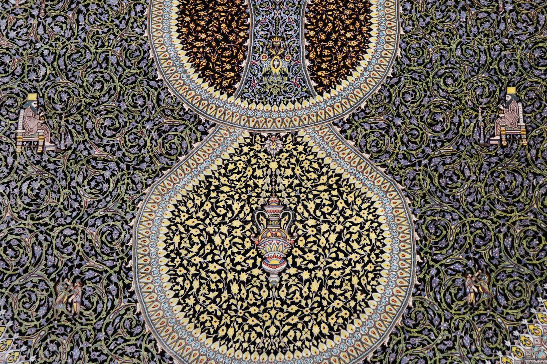 色彩の小宇宙 【ジャムシディ工房】 クム産シルク 195×317cm 黒×極彩色「夜の庭園」ID2300