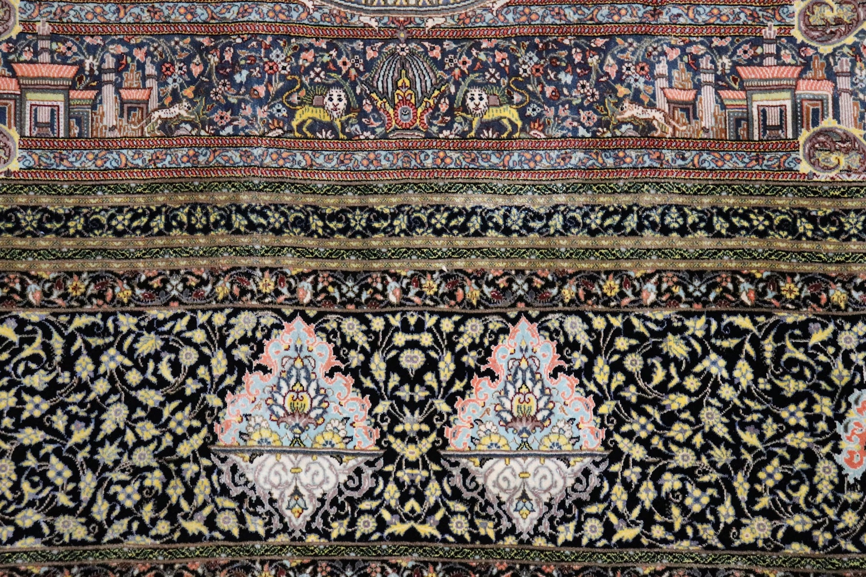 色彩の小宇宙 【ジャムシディ工房】 クム産シルク 195×317cm 黒×極彩色「夜の庭園」ID2300