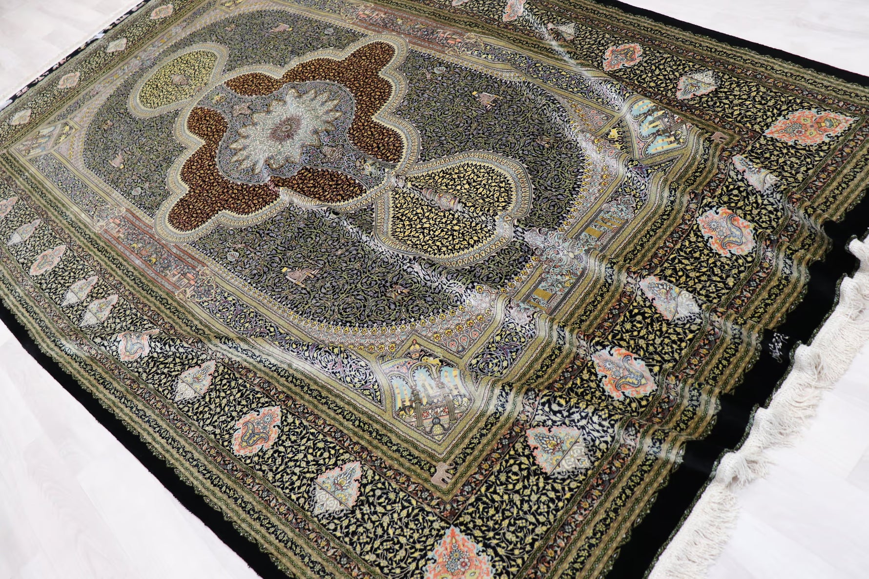 色彩の小宇宙 【ジャムシディ工房】 クム産シルク 195×317cm 黒×極彩色「夜の庭園」ID2300