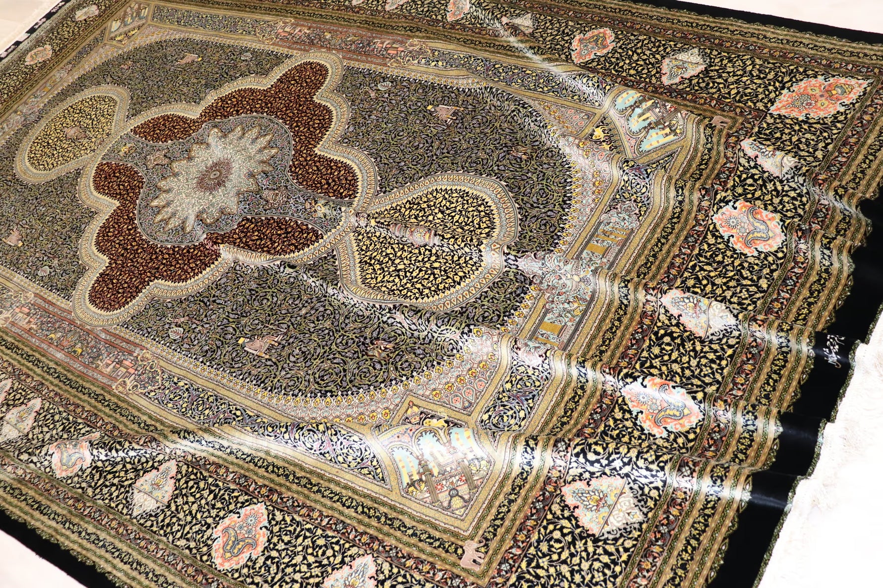色彩の小宇宙 【ジャムシディ工房】 クム産シルク 195×317cm 黒×極彩色「夜の庭園」ID2300