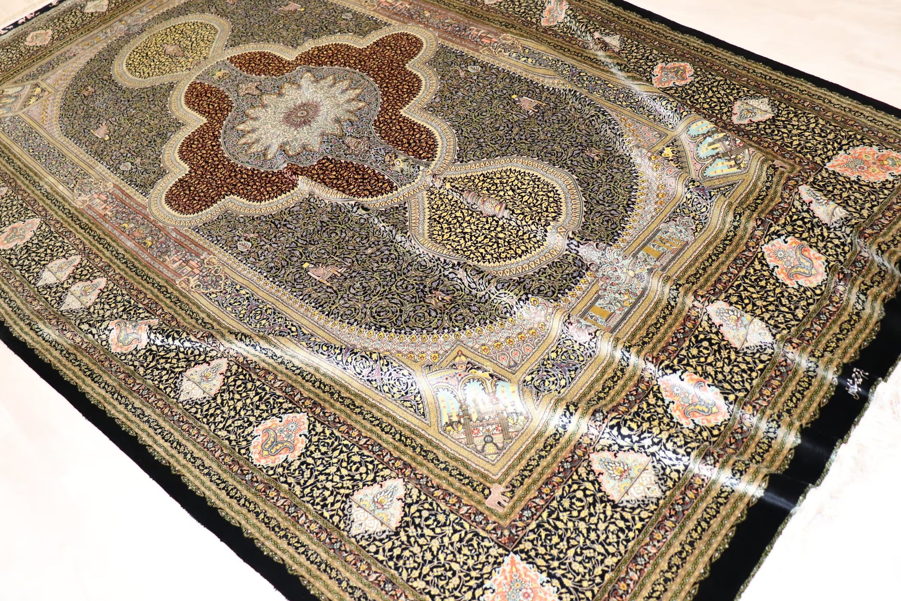 色彩の小宇宙 【ジャムシディ工房】 クム産シルク 195×317cm 黒×極彩色「夜の庭園」ID2300