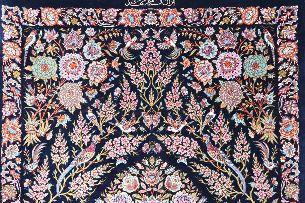 ペルシャ絨毯 クム産 シルク 100% [ミルメヒディ工房] 生命の樹、メダリオン、花瓶文様が見事に融合し、国連ジュネーブ事務局にも展示中の特別な逸品 ID2005 10