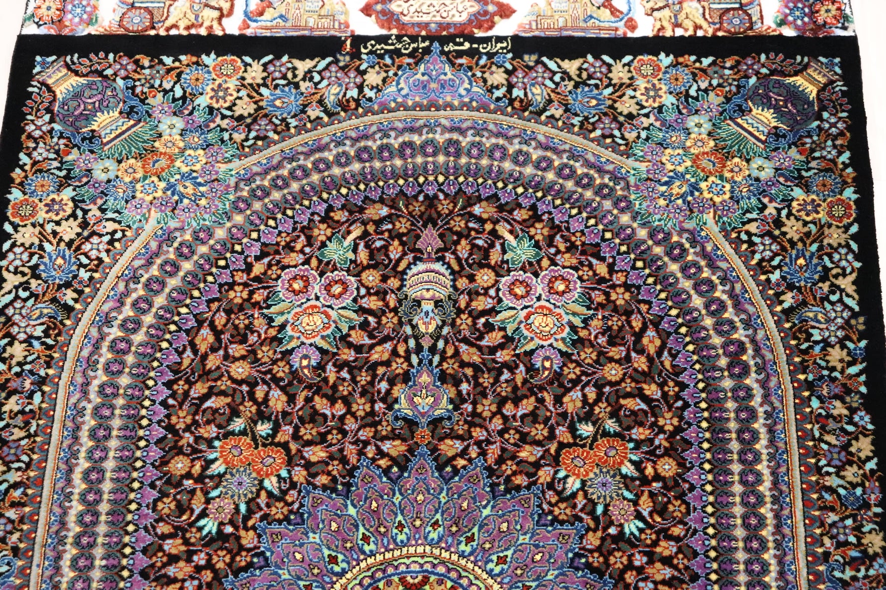 「漆黒の宝石」【ジャムシディ工房（アッバス）】 89×59cm 黒「Midnight Jewel」クム産シルク ID25022