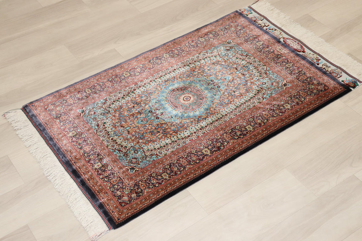 古代ペルシャの栄華【ジャムシディ工房（アッバス）】 91×58cm 「Takht Jamshidi/ペルセポリス」クム産シルク ID25020
