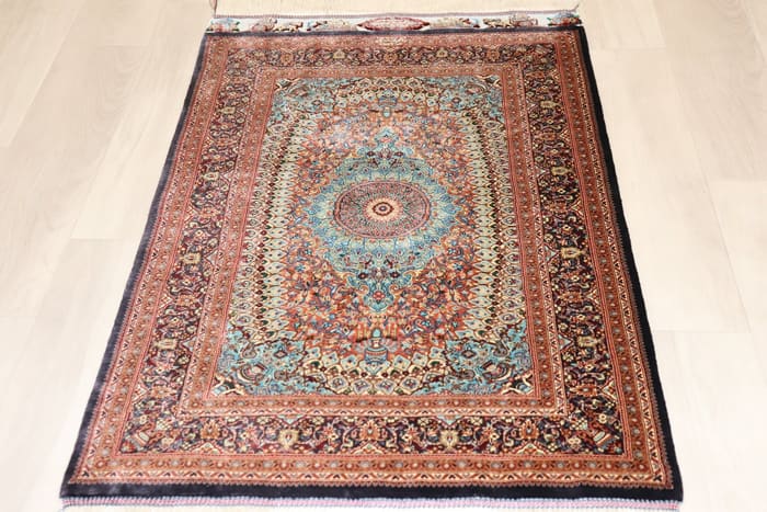 古代ペルシャの栄華【ジャムシディ工房（アッバス）】 91×58cm 「Takht Jamshidi/ペルセポリス」クム産シルク ID25020