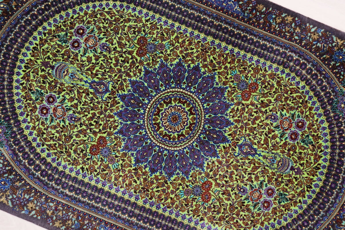 稀代のカラーリング 【ジャムシディ工房（アッバス）】 92×62cm ライムグリーン×紫「春の芽吹き」クム産シルク ID25021