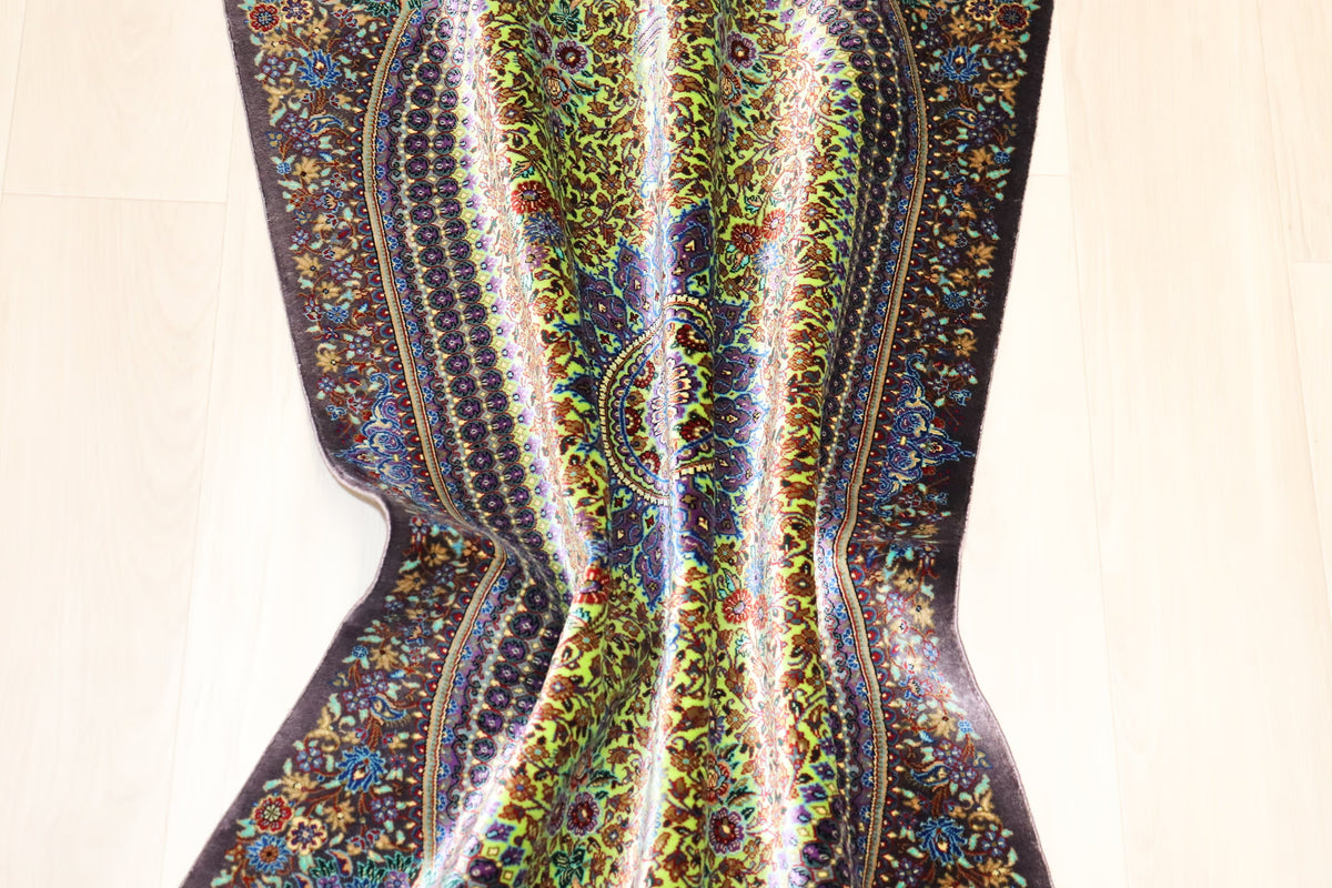 稀代のカラーリング 【ジャムシディ工房（アッバス）】 92×62cm ライムグリーン×紫「春の芽吹き」クム産シルク ID25021