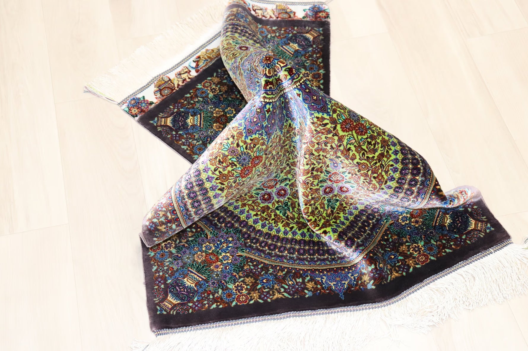 稀代のカラーリング 【ジャムシディ工房（アッバス）】 92×62cm ライムグリーン×紫「春の芽吹き」クム産シルク ID25021