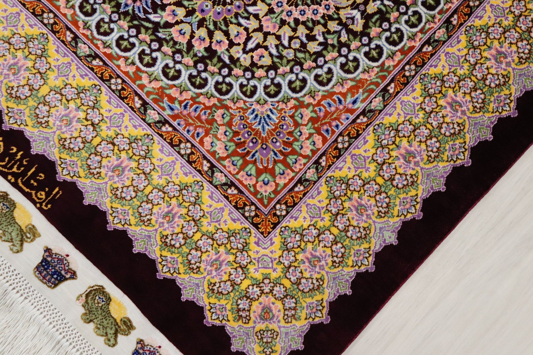 [ジェッディ工房]深淵なマルーンと輝くゴールド。宝石のような輝きを放つ、至高の一枚。ID:25030 カーペット・ラグ・マット > ラグ・カーペット