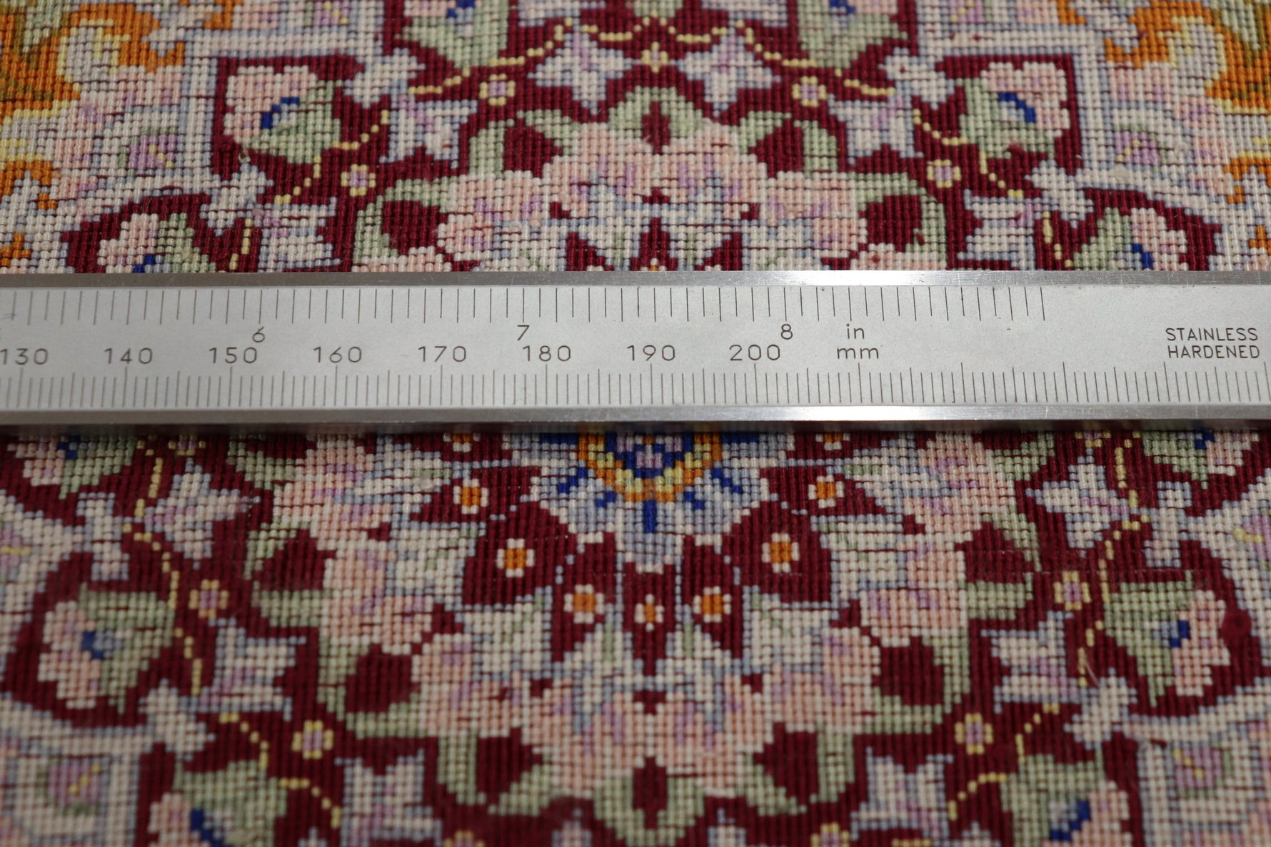 [ジェッディ工房]深淵なマルーンと輝くゴールド。宝石のような輝きを放つ、至高の一枚。ID:25030 カーペット・ラグ・マット > ラグ・カーペット