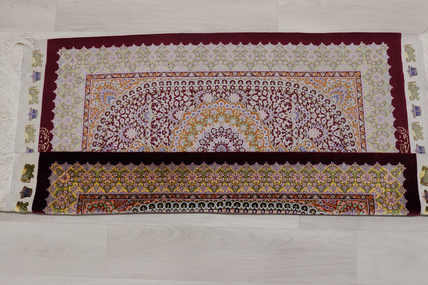 [ジェッディ工房]深淵なマルーンと輝くゴールド。宝石のような輝きを放つ、至高の一枚。ID:25030 カーペット・ラグ・マット > ラグ・カーペット