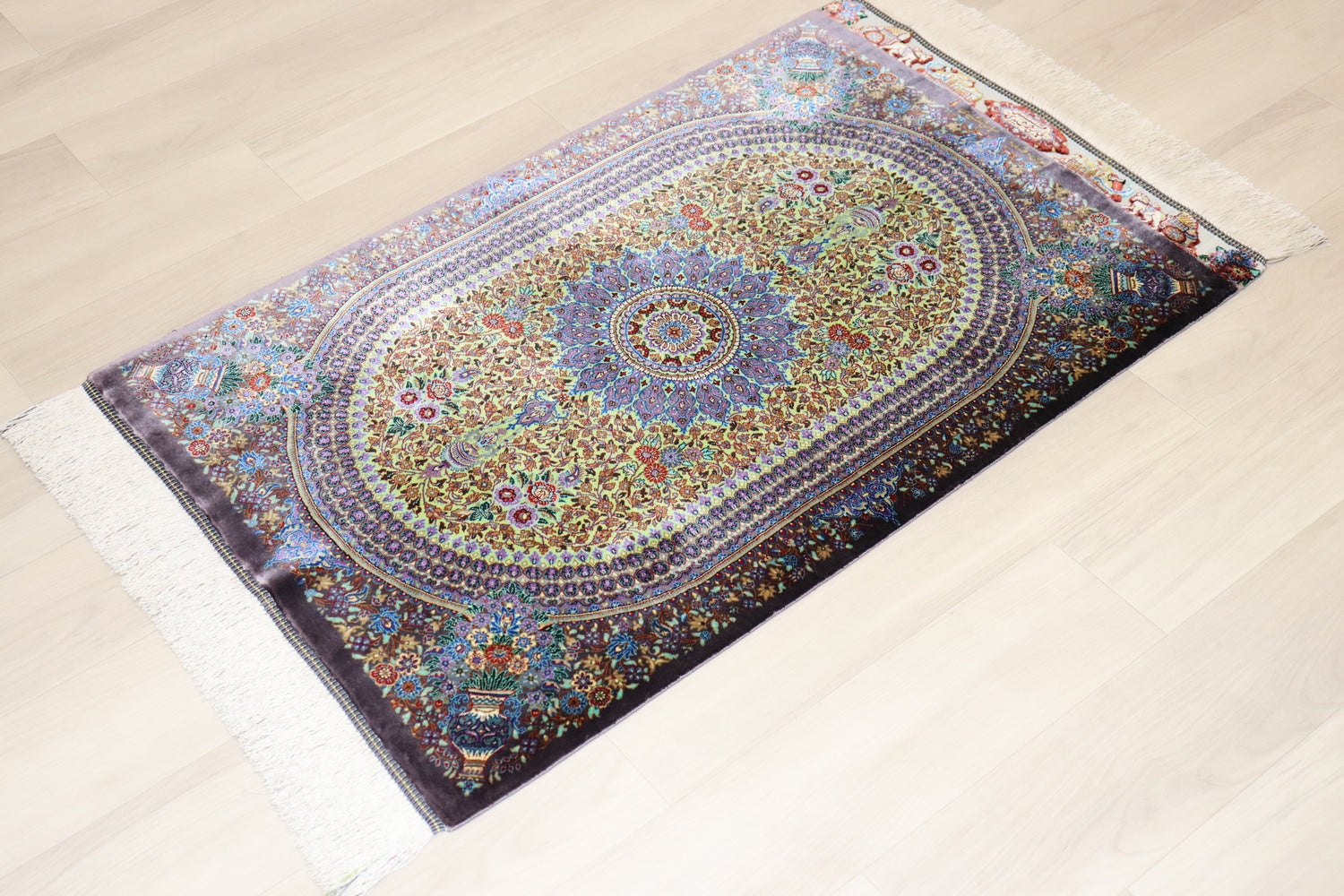 稀代のカラーリング 【ジャムシディ工房（アッバス）】 92×62cm ライムグリーン×紫「春の芽吹き」クム産シルク ID25021