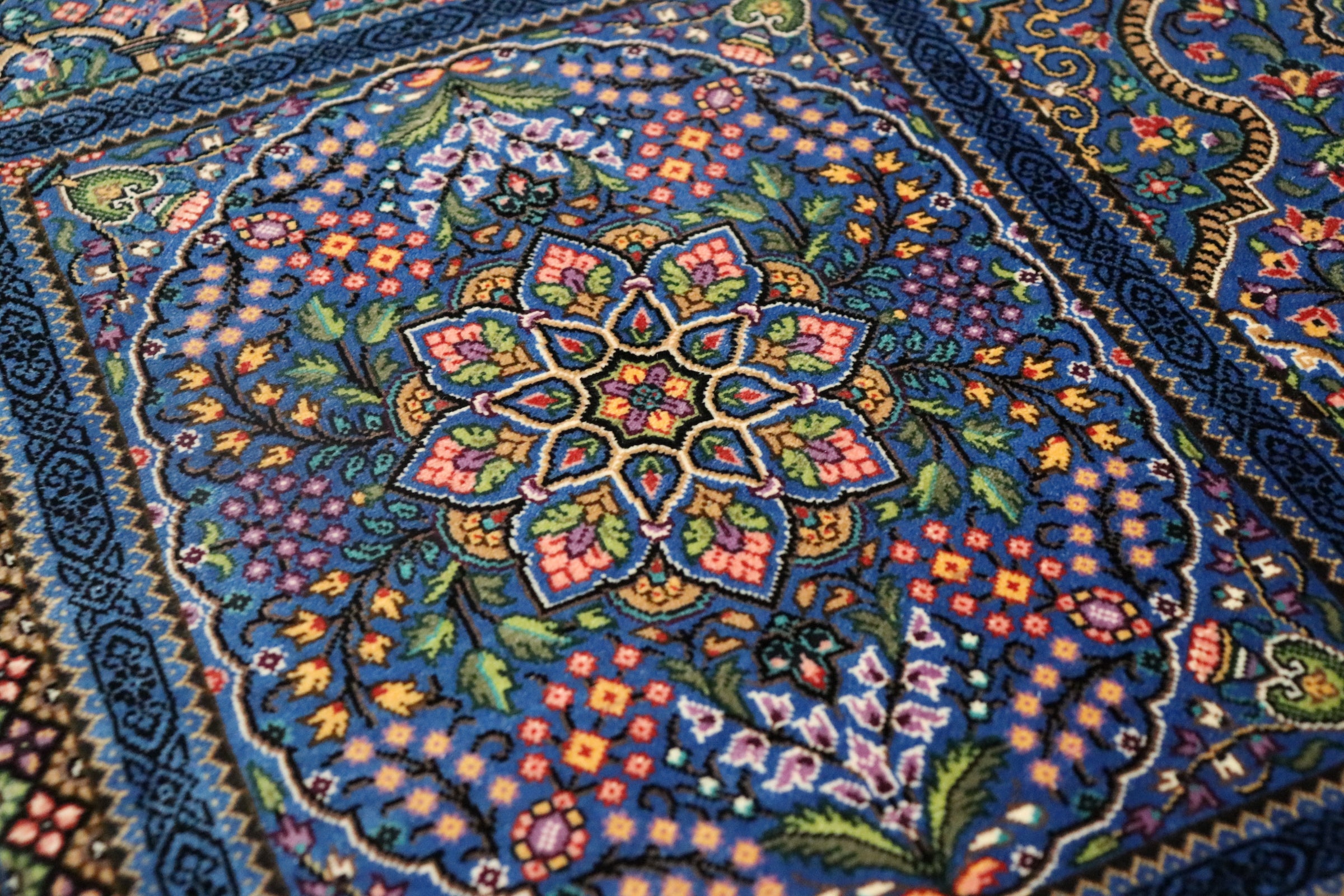 ペルシャ絨毯 クム産 シルク100% [バゲルザデ工房] 美しいパネル