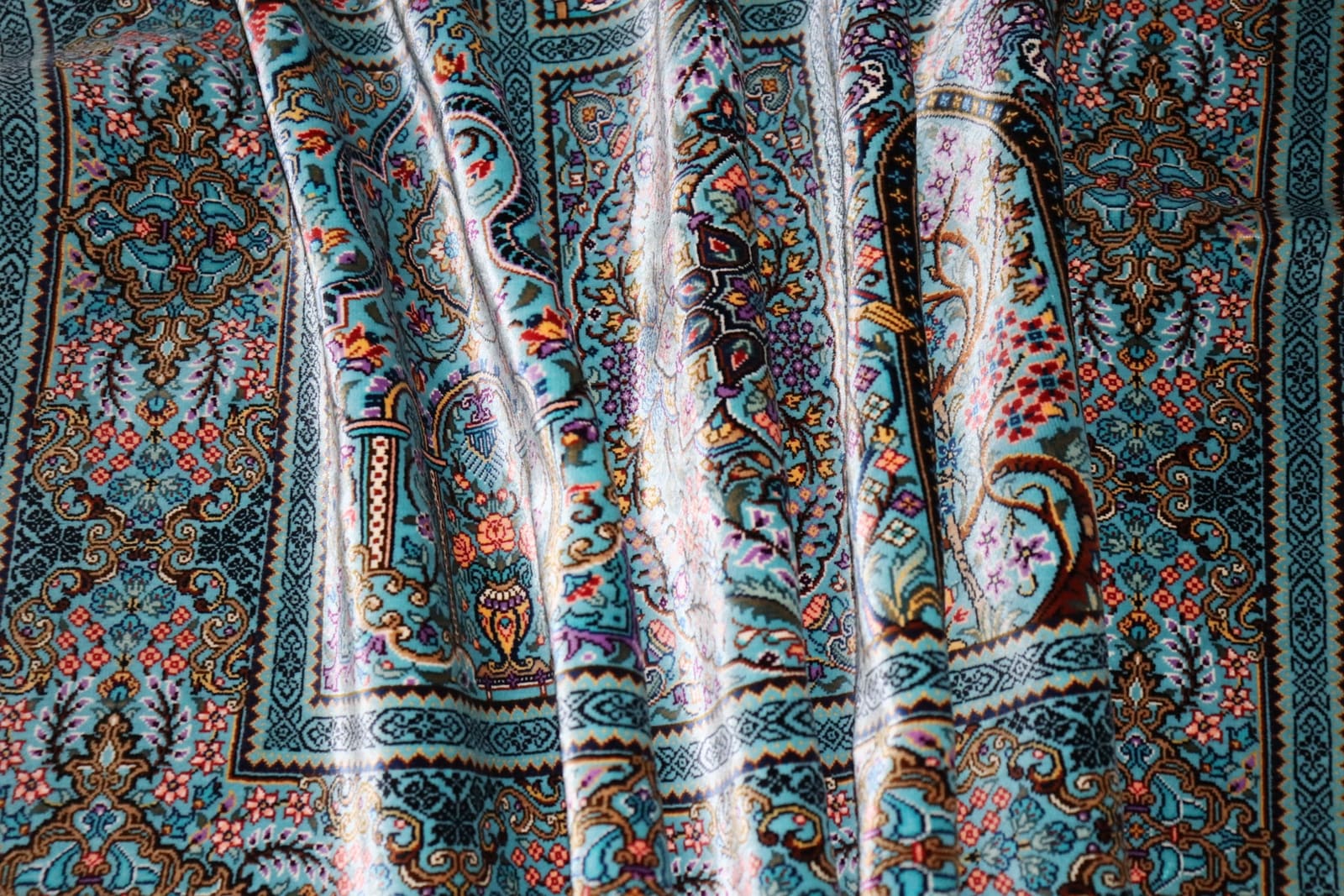 クム産 マザヘル工房 手織りシルク 狩猟図 56×89cm (ID23025
