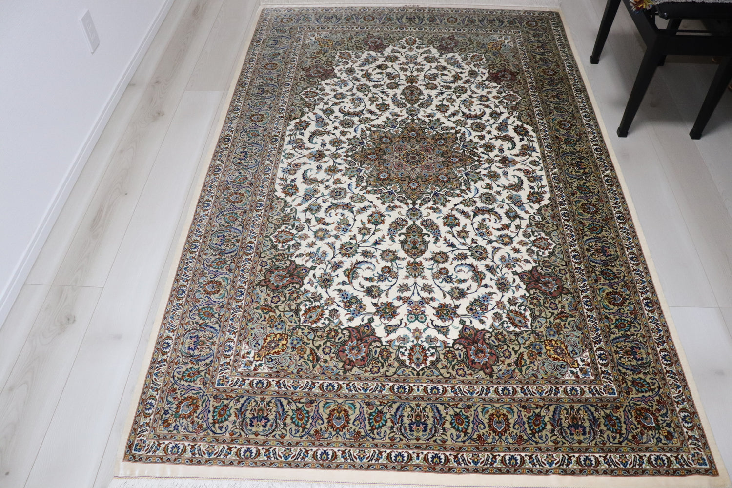 アルバル工房 カーシャン文様 明るいクリーム色 136×210cm (ID11008)