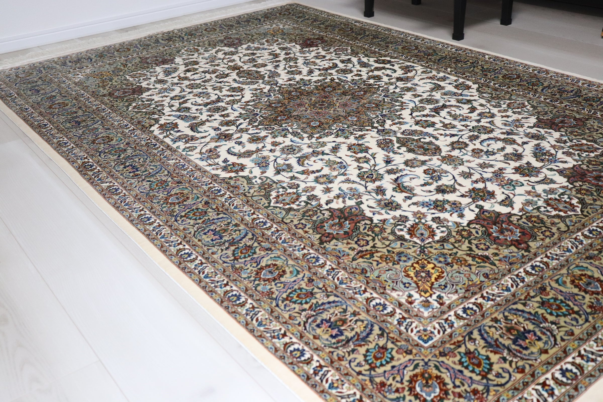 ペルシャ絨毯 クム産 シルク100% [アルバル工房] カーシャン柄