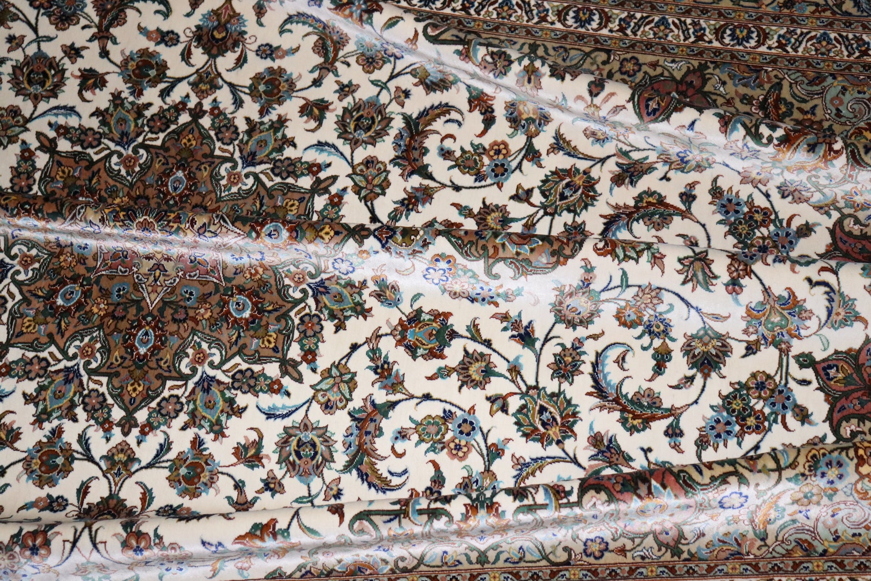 アルバル工房 カーシャン文様 明るいクリーム色 136×210cm (ID11008)