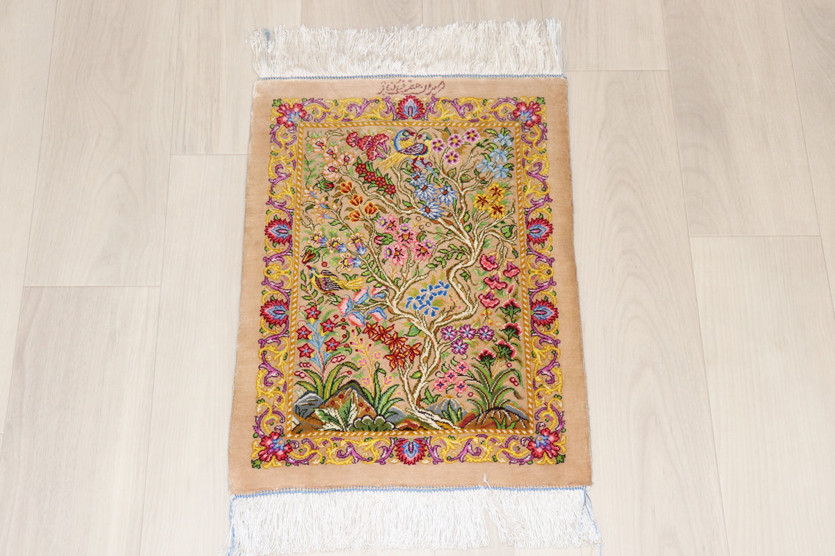 ペルシャ絨毯 クム産 シルク100% ミニサイズ 生命の樹×華やかな自然モチーフ プレゼントとして最適